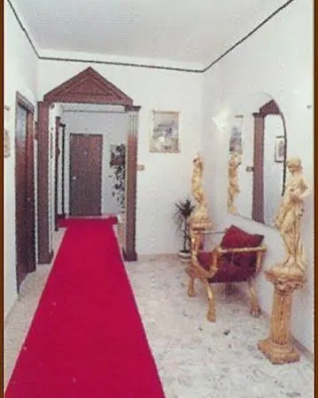 Esquilino מלון 2*